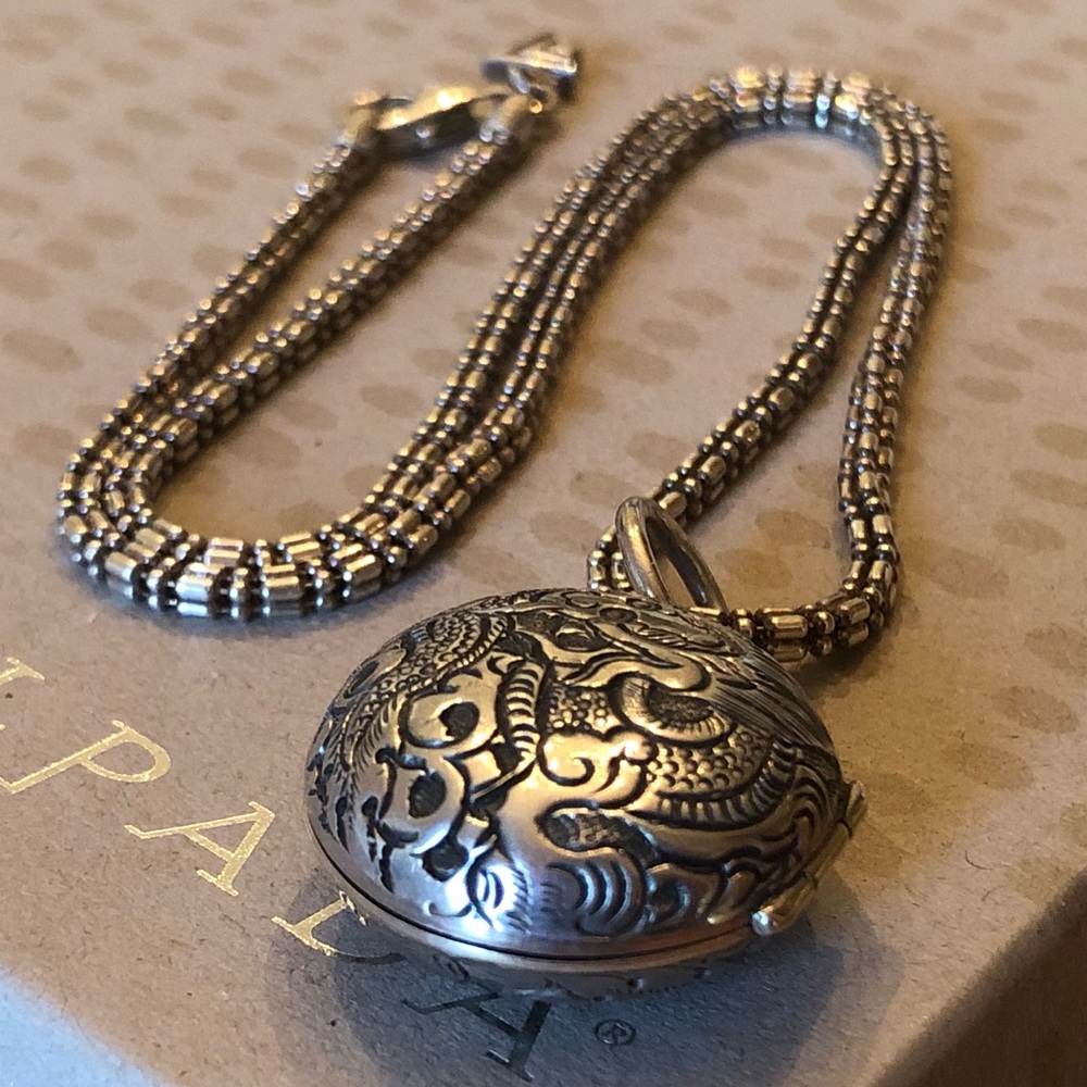 Vintage Silpada Etched Sterling Dragon Locket Necklace - Picture 13 of 16